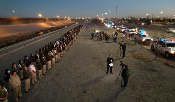 México retira a miles de migrantes de su frontera Norte mientras otros siguen entrando por la Sur