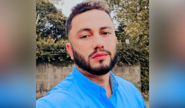 Delincuentes balean a joven motociclista para robarle