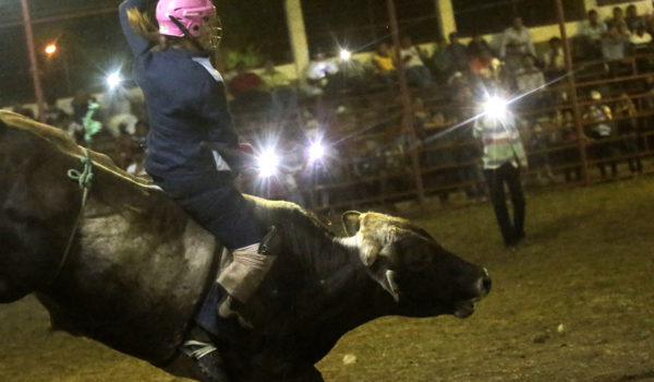 Eveling, la montatoros que desafía al machismo y la tradición en Nicaragua