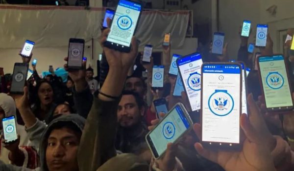 Colapsa aplicación para programar citas para pedir asilo en la frontera de EE.UU.