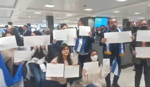 Así se vivió la llegada de los excarcelados políticos desterrados por el régimen de Ortega en el aeropuerto Dulles, Washington