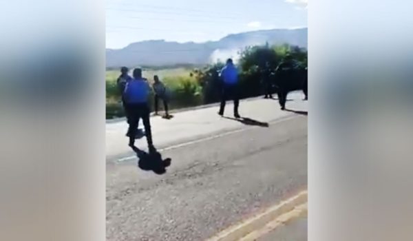 Hombre que desafía a policías termina baleado y bajo custodia en hospital