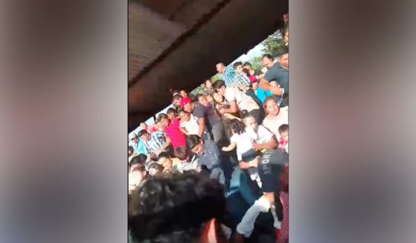 Policía cierra plaza de toros en La Concepción por colapso de graderías. Percance deja 27 lesionados