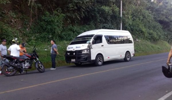 Ladrón quiebra vidrio de interlocal para robarle a pasajeros