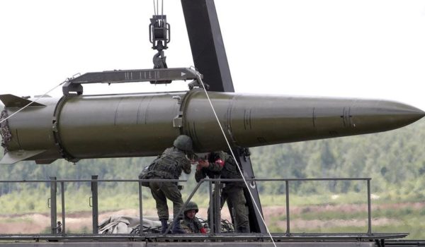 Reuters El Iskander es un sistema de misiles tácticos que puede lanzar armas nucleares, con un alcance de hasta 500 kilómetros.