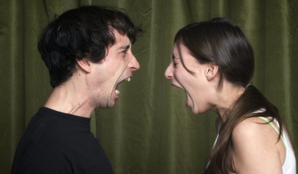 Getty Images Es inevitable que en las relaciones más cercanas haya peleas y diferencias.