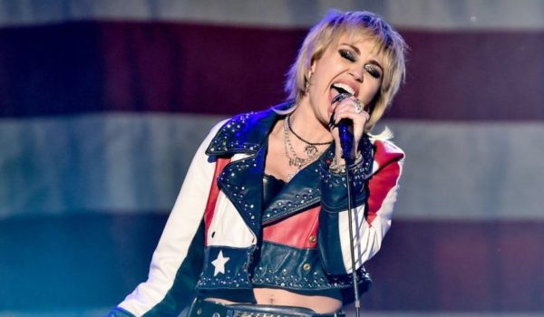 Getty Images Para describir a Miley Cyrus (Tennessee, 1992) los periodistas y críticos de música suelen coincidir en la misma palabra: camaleónica.