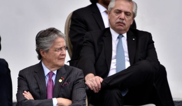 Getty Images Guillermo Lasso, presidente de Ecuador, y Alberto Fernández, presidente de Argentina.