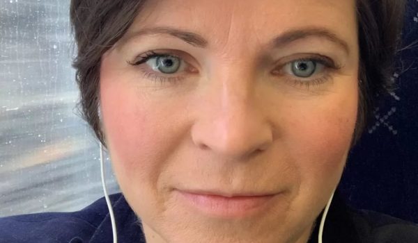 BBC Lucy Adams todavía sufre de vértigo, dolor de cabeza, dolor en las articulaciones y otros síntomas la mayoría de los días.