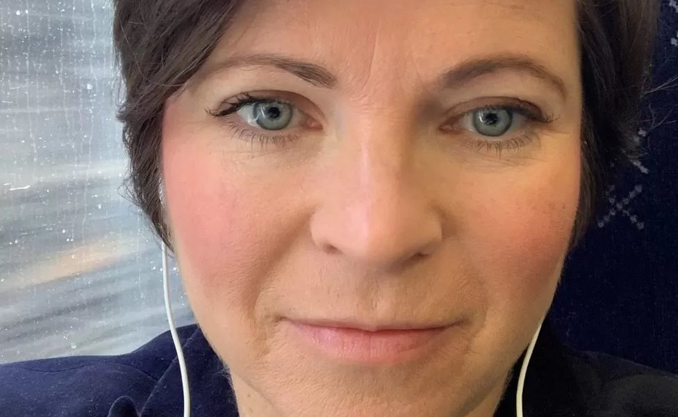 BBC Lucy Adams todavía sufre de vértigo, dolor de cabeza, dolor en las articulaciones y otros síntomas la mayoría de los días.