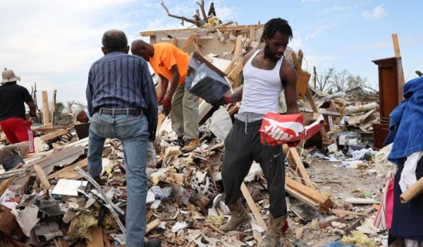 Getty Images Un demoledor tornado golpeó el estado de Misisipi.