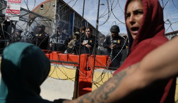 Getty Images El 12 de marzo tuvo lugar el último intento de cruce masivo de migrantes de Ciudad Juárez a El Paso.