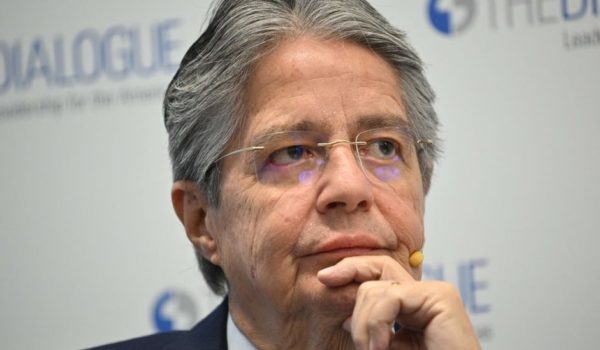 Getty Images El presidente de Ecuador, Guillermo Lasso, rechaza las acusaciones de los asambleístas.