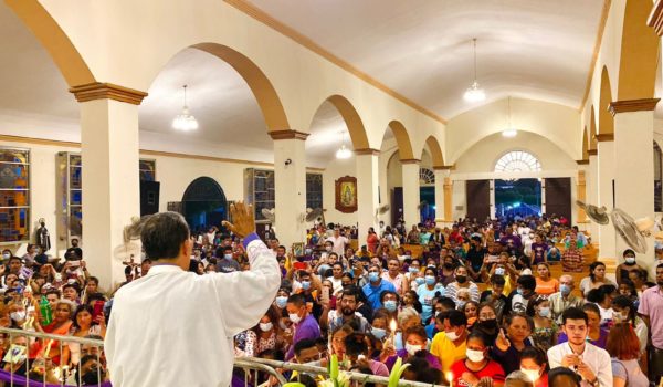 Sacerdotes en Nicaragua se preparan para realizar actividades de Cuaresma dentro de los templos