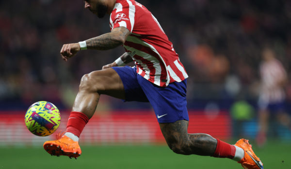El Atlético de Madrid atropella al Sevilla y salta al tercer lugar en la liga