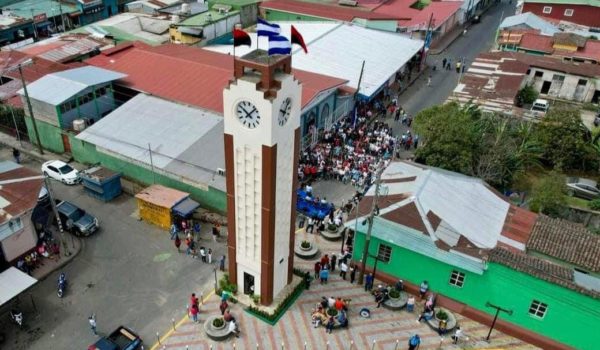 Detienen a un hombre por dañar estructura de la Torre del Reloj de Diriamba