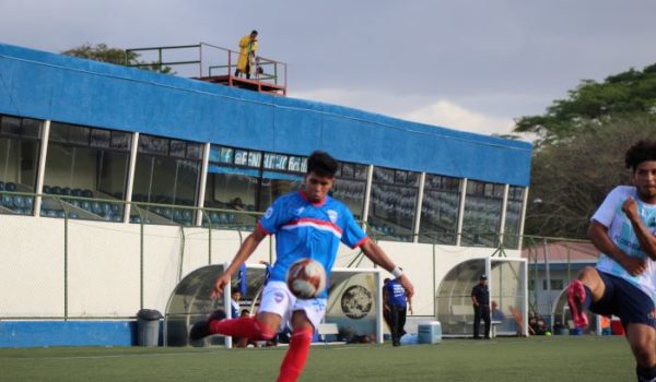 Futbolista de la Liga Primera muere atropellado tras celebrar su cumpleaños