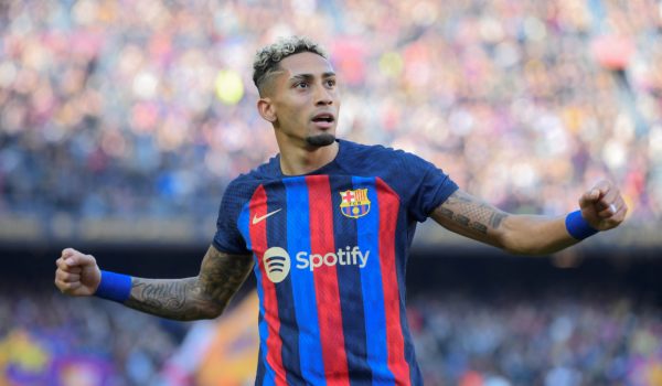 El Barcelona resiste con diez en su triunfo 1-0 ante el Valencia