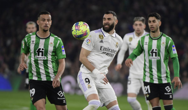 El Real Madrid empata con el Betis y se distancia del líder Barcelona