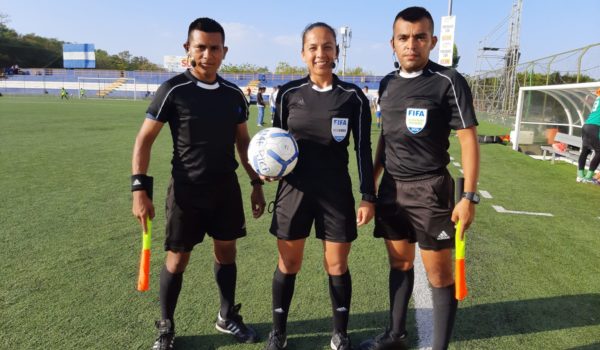La historia de “Tatty”, la primera árbitra nica que estará en un mundial de futbol
