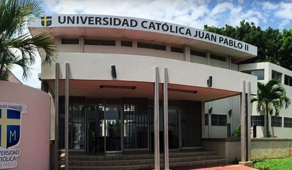 Régimen cambiará el nombre a la Universidad Juan Pablo II y eliminará las becas
