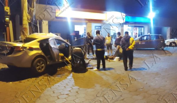 Festejo termina en tragedia vial para ocupantes de vehículo conducido a exceso de velocidad