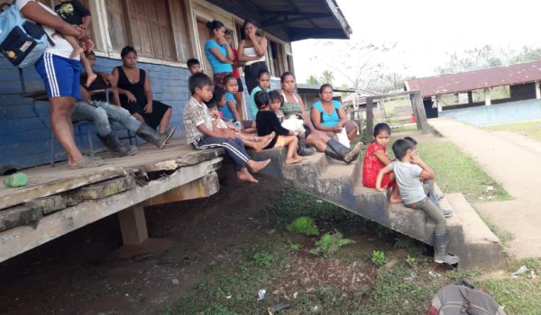 Familias indígenas abandonan sus casas tras ataques de grupos armados