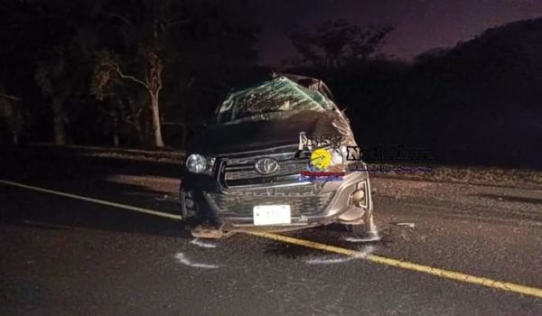 En San Carlos, 15 extranjeros lesionados al volcarse camioneta