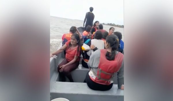 Rescatan a 14 náufragos de panga del Minsa volcada en Laguna de Perlas
