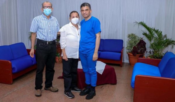 Dictadura muestra a monseñor Rolando Álvarez, visiblemente delgado, pero con espíritu fuerte
