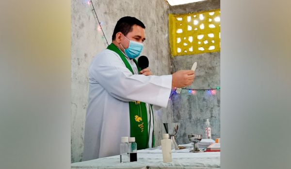 Régimen impide entrada de sacerdote Néstor Mendoza a Nicaragua