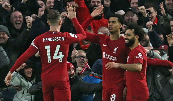 Liverpool propina paliza al Manchester que obliga desempolvar la historia