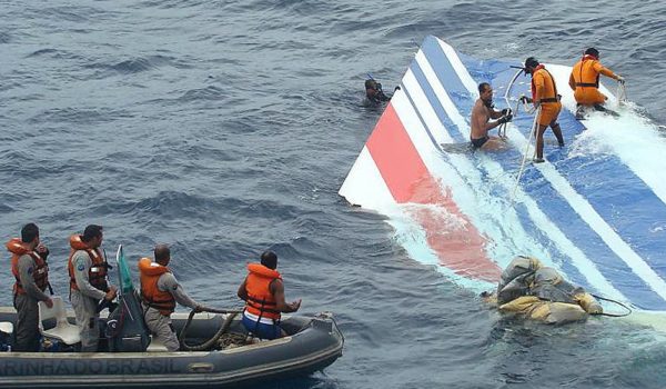 Forca Aerea Brasileira Aunque aparecieron restos flotando en el agua, llevó años encontrar el avión en el fondo marino.