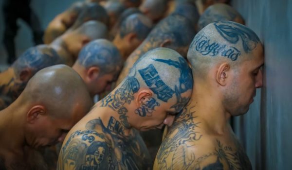 Getty Images El régimen de excepción en El Salvador lleva un año en vigor.