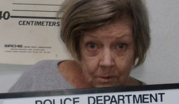 Dpto de Policía de Pleasant Hill, Misuri Las autoridades arrestaron a Bonnie Gooch, de 78 años, por robar un banco, el tercero que asalta en su vida.
