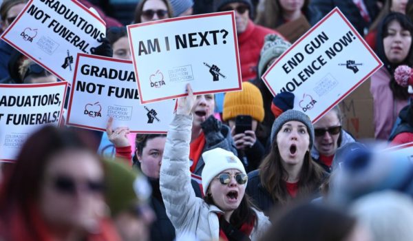 Getty Images Una protesta de marzo de 2023 contra la violencia armada en Denver, Colorado.