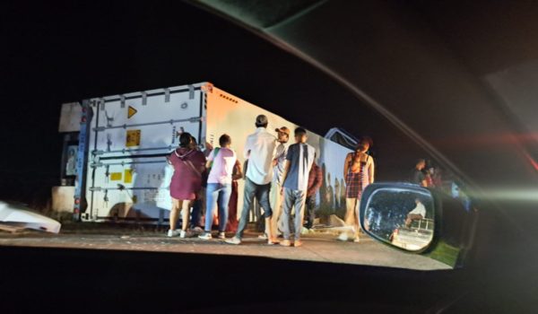 Triple colisión deja al menos cuatro muertos y varios lesionados