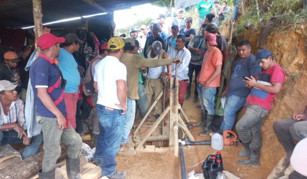 Rescatan con vida a minero en Santo Domingo, Chontales