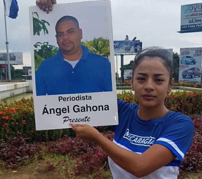 Migueliuth Sandoval, viuda del periodista Ángel Gahona, clamando justicia en Managua por el asesinato de su esposo. Foto tomada de Facebook