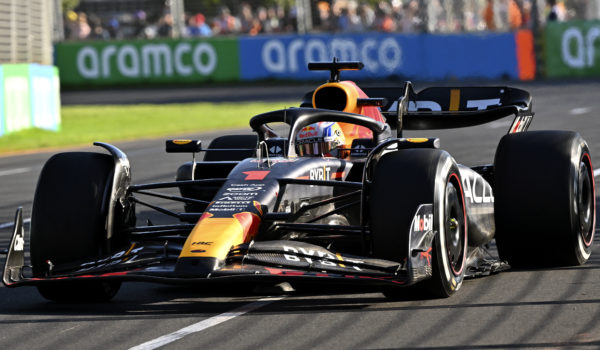 Verstappen, sin rival, gana en Australia tras una carrera caótica