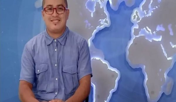 Denuncian captura de periodista Víctor Ticay por filmar procesión