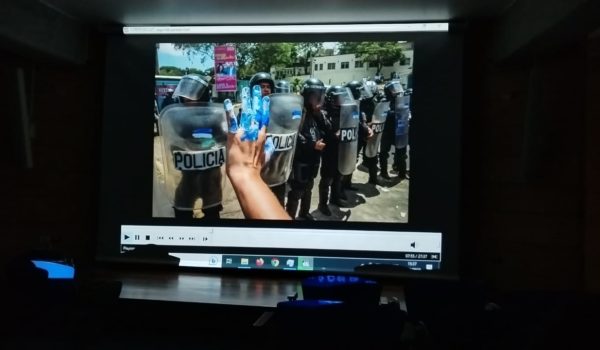 Fotorreporteros retratan la «realidad turbulenta» de Centroamérica