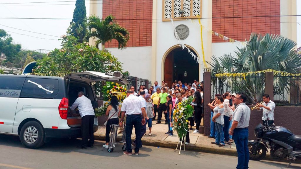 El pueblo de Diriamba acompaño hasta su última morada a Francisco Sandino, mejor conocido como Pancho Loco. LA PRENSA/ Cortesía