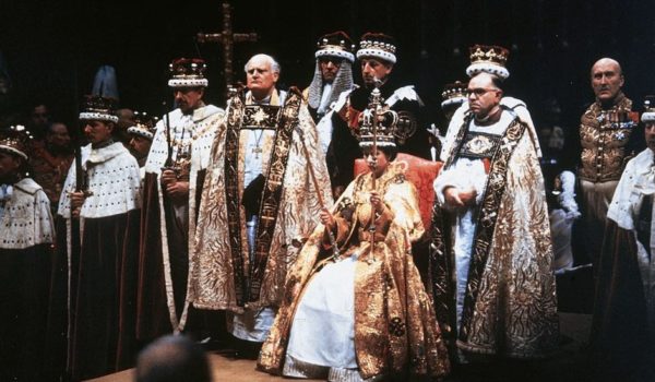 Getty Images La ceremonia de la coronación ha cambiado muy poco en los últimos mil años.