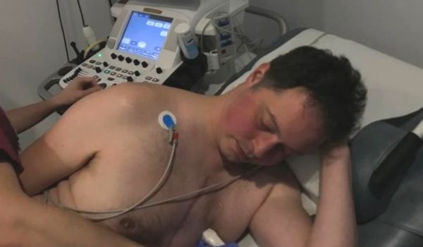 Chris Slegg El periodista de la deportivo de la BBC, Chis Slegg, padece de una extraña condición cardíaca por la que necesitaría un trasplante.