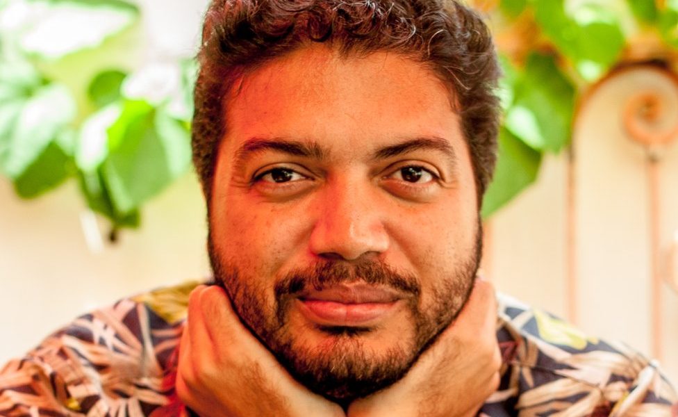 Lidybel Martínez Frank Báez es autor de seis poemarios, varias crónicas y junto al también poeta Homero Pumarol creó en 2007 el colectivo de spoken word El Hombrecito.
