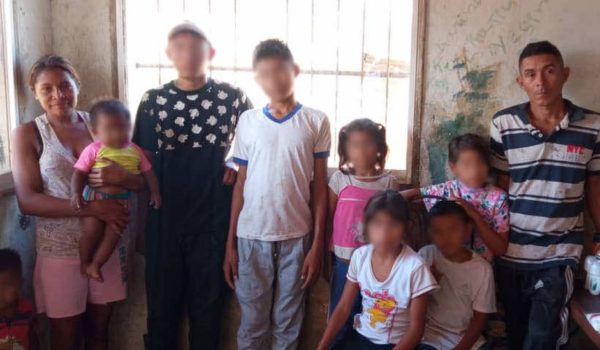 Cortesía de la Fundación Cuidarte Rudy Arzolar con su familia.