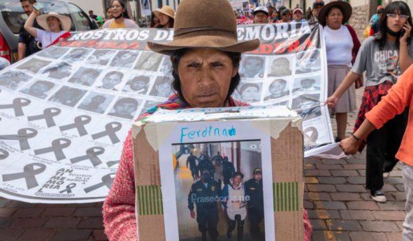 Getty Images Familiares han denunciado la muerte y arresto de manifestantes durante las protestas tras la destitución de Pedro Castillo.