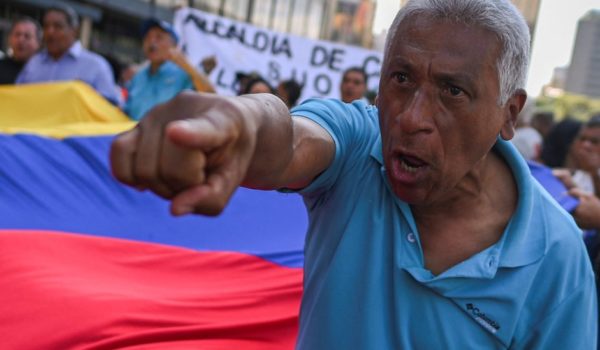 Reuters El 1 de mayo muchos venezolanos salieron a protestar, sobre todo, por los salarios del sector público.