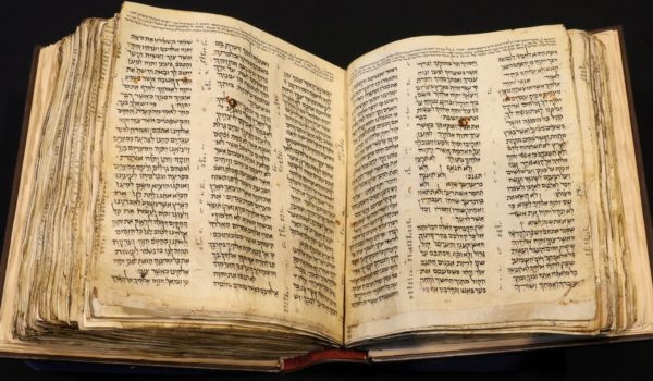 Reuters El manuscrito más antiguo que contiene todos los libros de la Biblia hebrea.